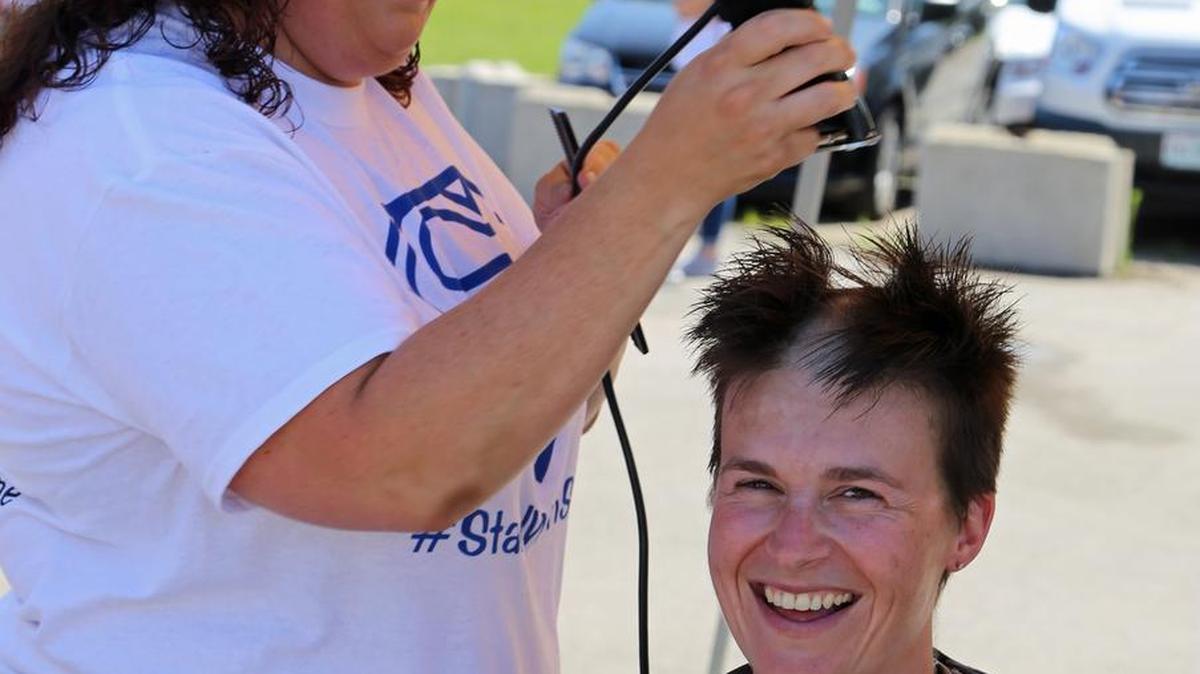 Amy Egan, wife of a Lee’s Summit police officer and hair stylist, shaved Officer Jennifer Kudzinski’s head. Egan rose to the challenge to raise funds for Detective Shawn Rath who is undergoing treatments for cancer.