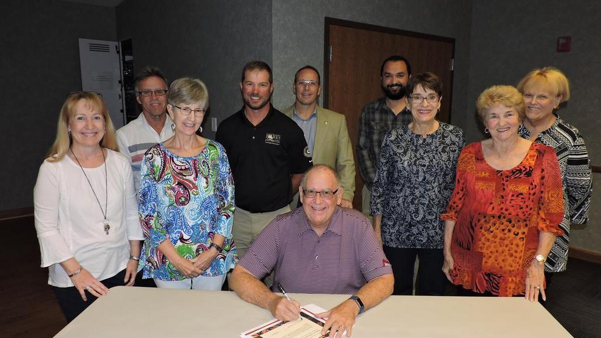 Lee’s Summit Mayor Randy Rhoads signed the Monarch Pledge in August at the Lee’s Summit Beautification Commission’s Annual Landscape Contest Awards at the Gamber Center. Pictured (from left): Kim Fritchie, Randy Cain, Charlotte Lea, Andrew Carr, Joe Snook, Randy Rhoads, Robert Sanchez, Carol Rothwell, Sue Forbes and Lila Raymond.