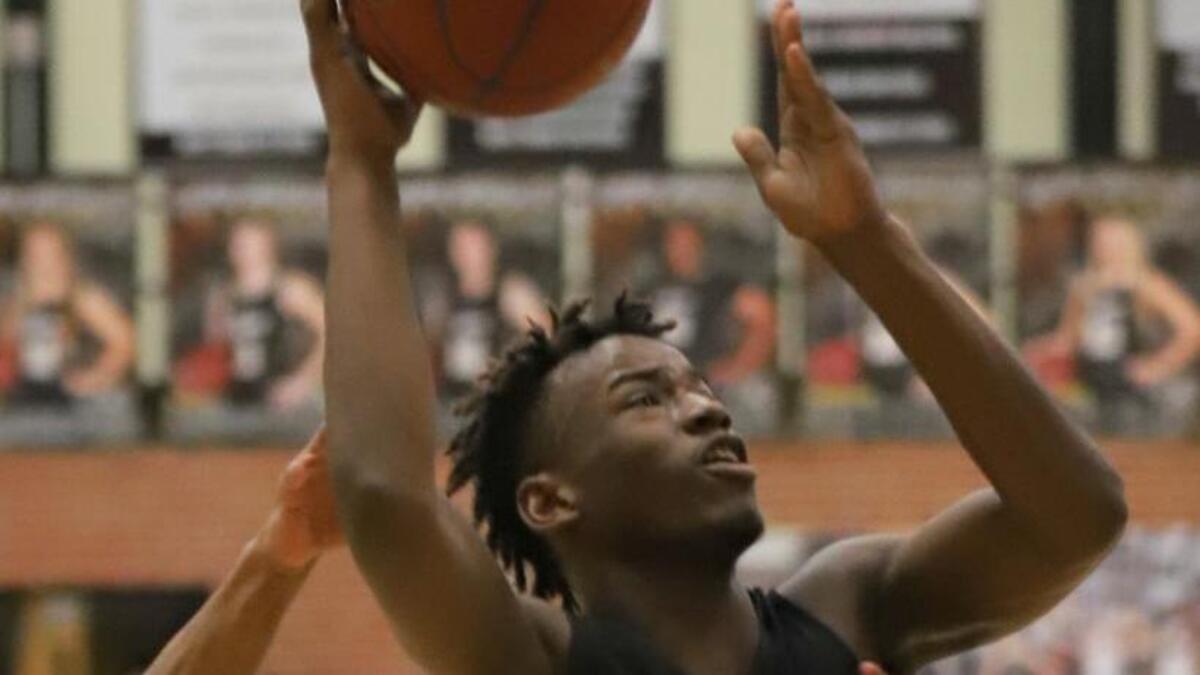 Lee’s Summit guard Nate Jones eyed the basket against Lincoln Prep during a consolation game Wednesday in the Culver’s Classic at Lee’s Summit. Jones scored 10 points in the Tigers’ 60-50 victory.