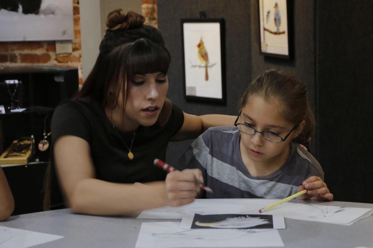 During a recent class at Got Art Gallery on Third Ivey Zoellers helped guide Lydia Novak, 12, as she drew the head of an eagle.