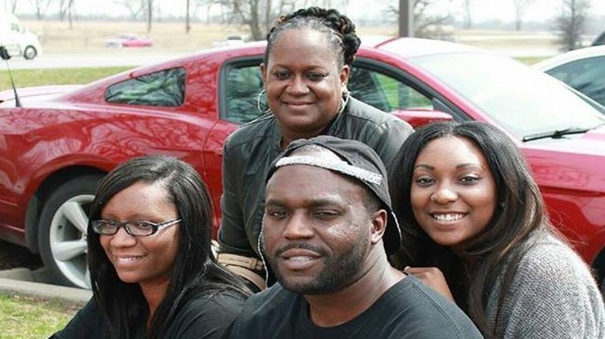 Dorron Blackmon (center), 31, is pictured with mother Twonta McKeithen (in back) and sisters Asia Brown (left) and Tierra McCarty. Blackmon was shot and killed early Saturday, 13 days before his 32nd birthday.