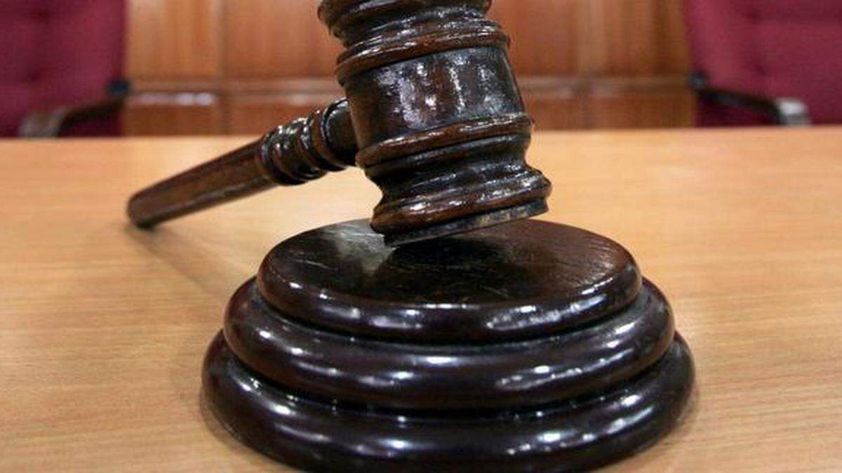 
Keith L. Countess, 55; his firm, Plaster Masters; Marcos Lane Stubbs, 44; Luis Felipe Guerrero-Guerrero, 26; Jose Felipe Hernandez-Calvillo, 39; Mauro Papalotzi, 34; and Isaac Gallegos, 35, were named in the 31-count indictment, which a Kansas City, Kan., grand jury returned in secret in December.
