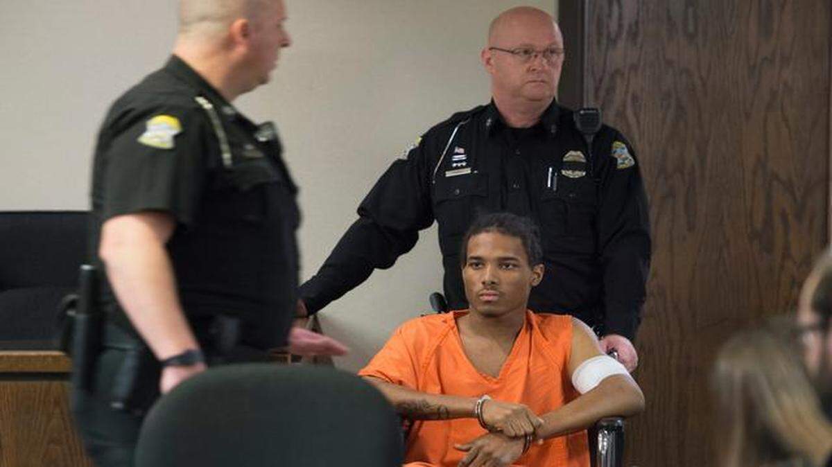 
Londro Patterson III, 20, one of four Missouri men charged in the murder of a Shawnee gun shop owner, appeared with two other defendants before a judge Thursday at the Johnson County Courthouse in Olathe. The suspects face first-degree murder charges in the killing of Jon Bieker, 44, co-owner of the She’s A Pistol gun store in Shawnee.
