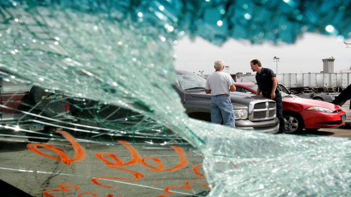 
A search for stolen vehicles at a Kansas City tow lot.
