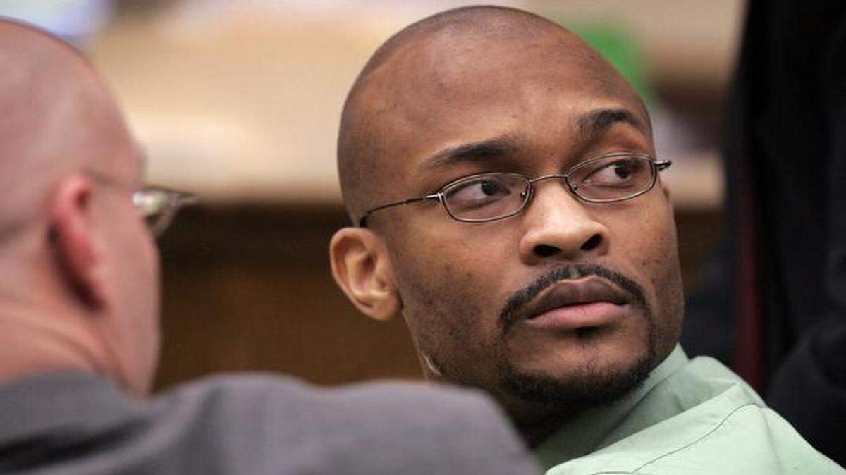 
A Jackson County grand jury added two murder charges against Brandon Howell in connection with the deaths of five people in south Kansas City in September.
