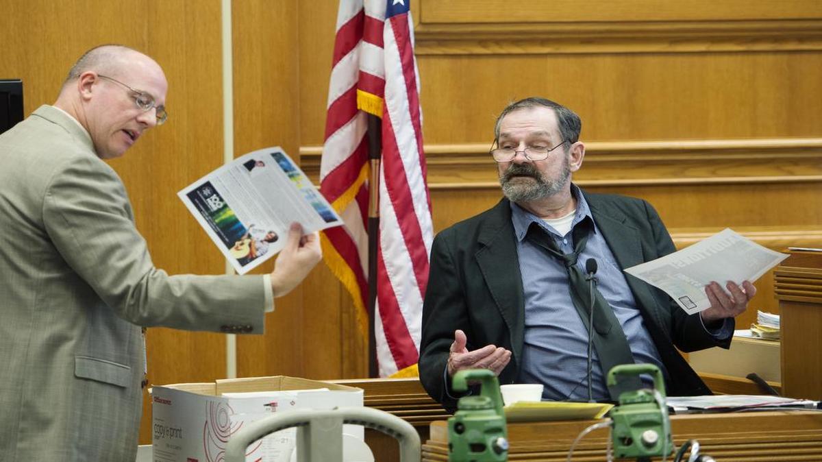 
Johnson County District Attorney Steve Howe (left) questioned F. Glenn Miller Jr. on Thursday during the penalty phase of Miller’s capital murder trial at the Johnson County Courthouse in Olathe.

