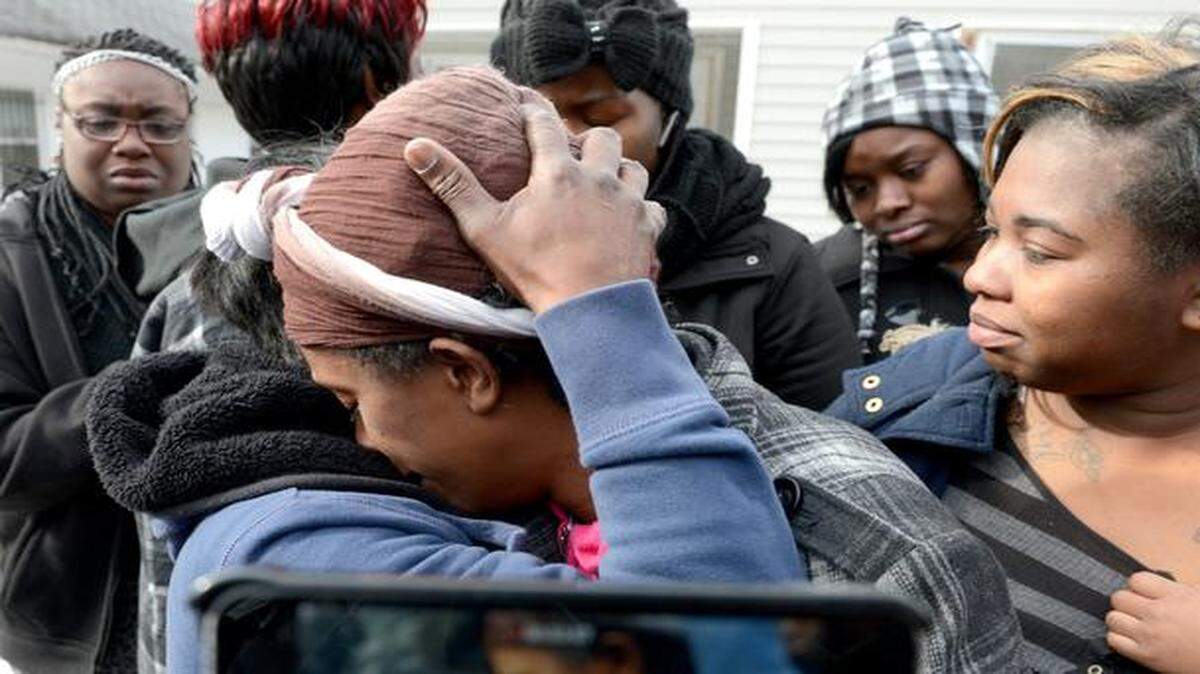 
Balethia Washington (center) was comforted by her mother, Wenderlin Gardner, after Washington’s 7-month-old son, JaQuail Mansaw, died Monday morning in a hospital after being struck by multiple bullets in a drive-by shooting Sunday night in Kansas City, Kan. 
