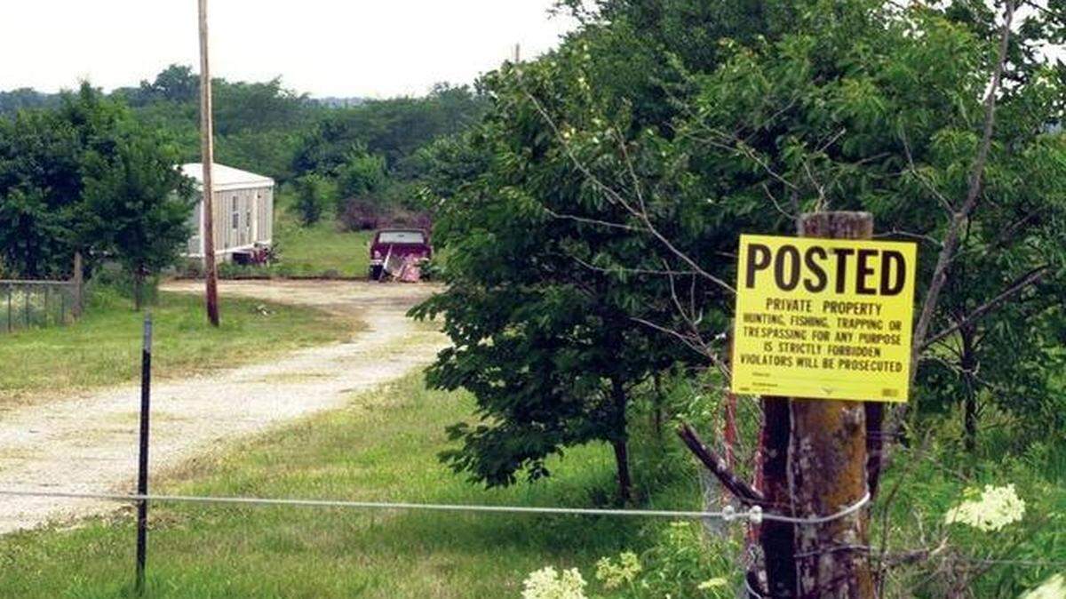 
Two bodies were found in barrels on John E. Robinson Sr.’s property in Linn County, Kan., in June 2000. Robinson was ultimately convicted of eight murders in Kansas and Missouri.
