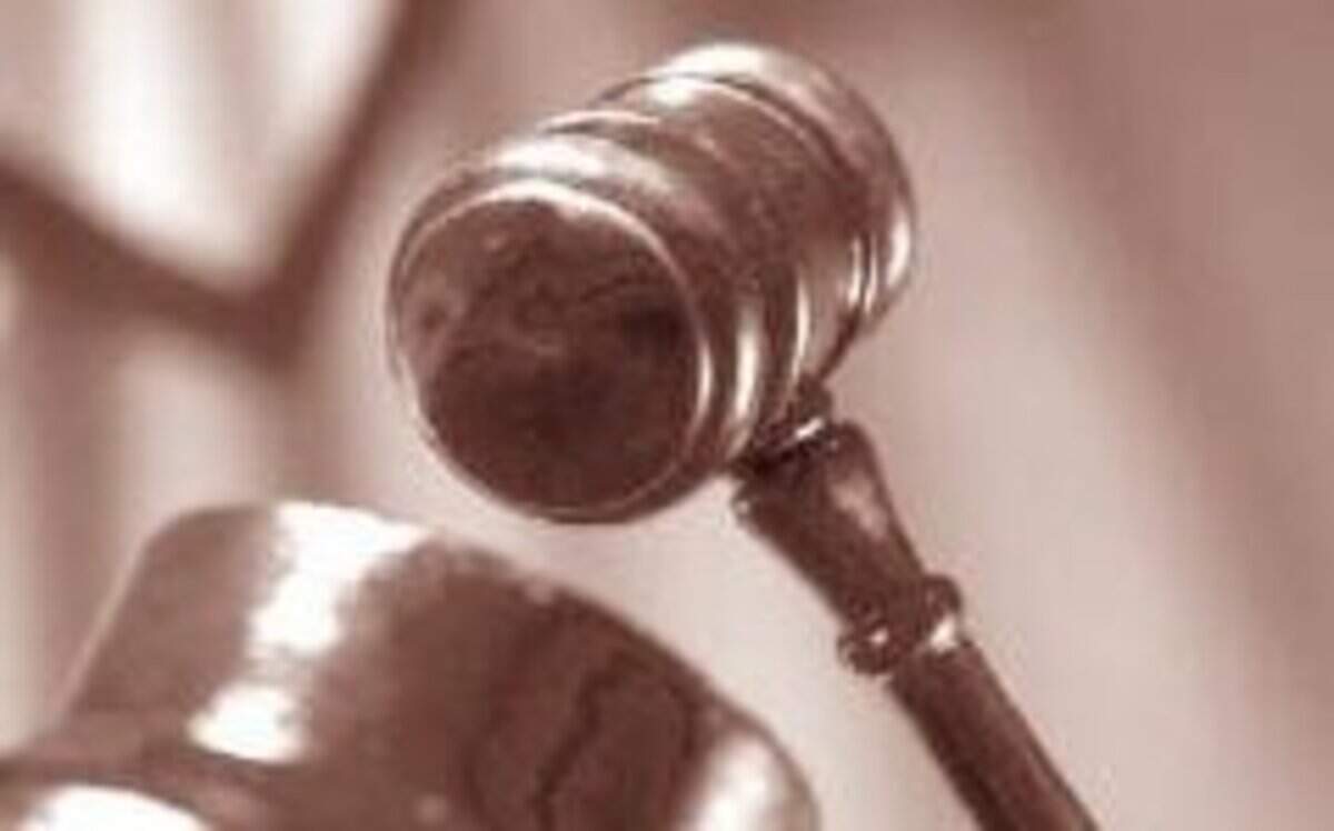 
Michael Wright, 17, was charged in the juvenile division of Johnson County District Court with aggravated battery and aggravated robbery. Johnson County prosecutors filed notice that they will seek to have Wright tried as an adult. 
