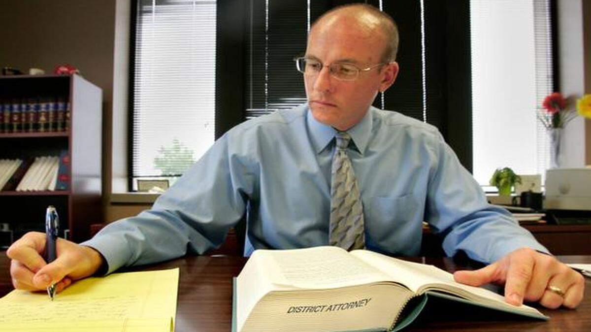 
“It’s very disappointing,” Johnson County District Attorney Steve Howe said of a recent Kansas Supreme Court ruling that could cut prison sentences dramatically for more than 200 violent career criminals. “In all likelihood, it will benefit some really horribly dangerous inmates.”
