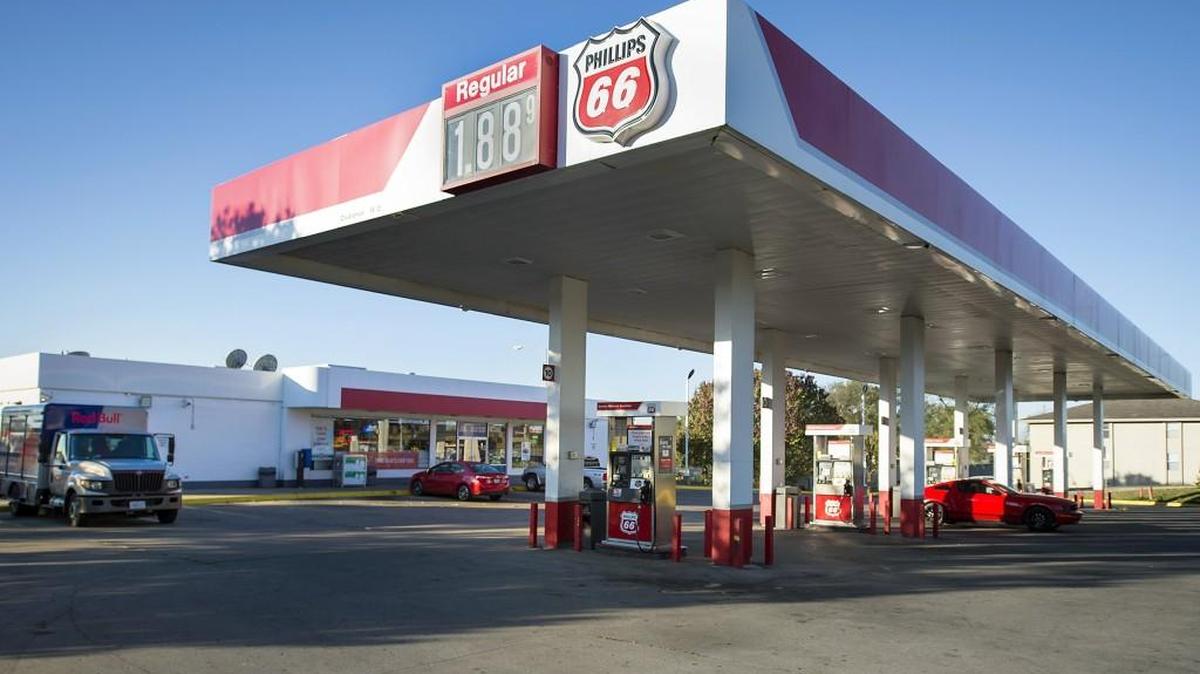 A double-shooting early Tuesday at the Phillips 66 on Bannister Road at Drury Avenue in Kansas City has left one person dead and one in serious condition.
