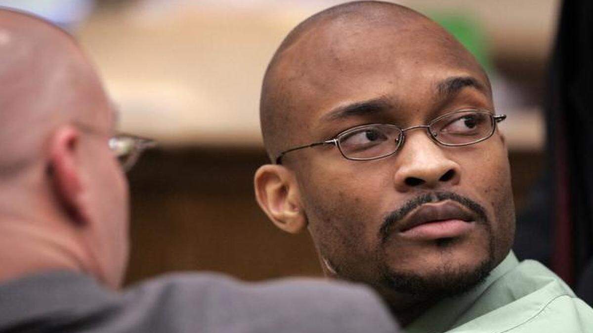 
Brandon Howell, who faces five murder charges in connection with five shotgun slayings Sept. 2 in the Woodbridge area of south Kansas City, was arraigned Monday in Jackson County Circuit Court. His attorney told the court that Howell was pleading not guilty to all charges, including five counts of first-degree murder. He is shown here in a 2009 court appearance.
