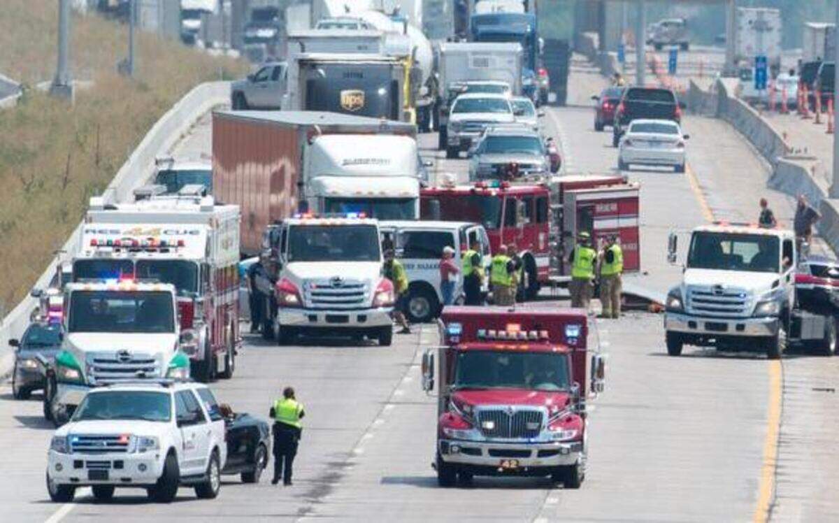 
Shutting down all westbound lanes of I-435, members of law enforcement investigated the scene of an accident just east of the Quivira exit on Monday in Overland Park.
