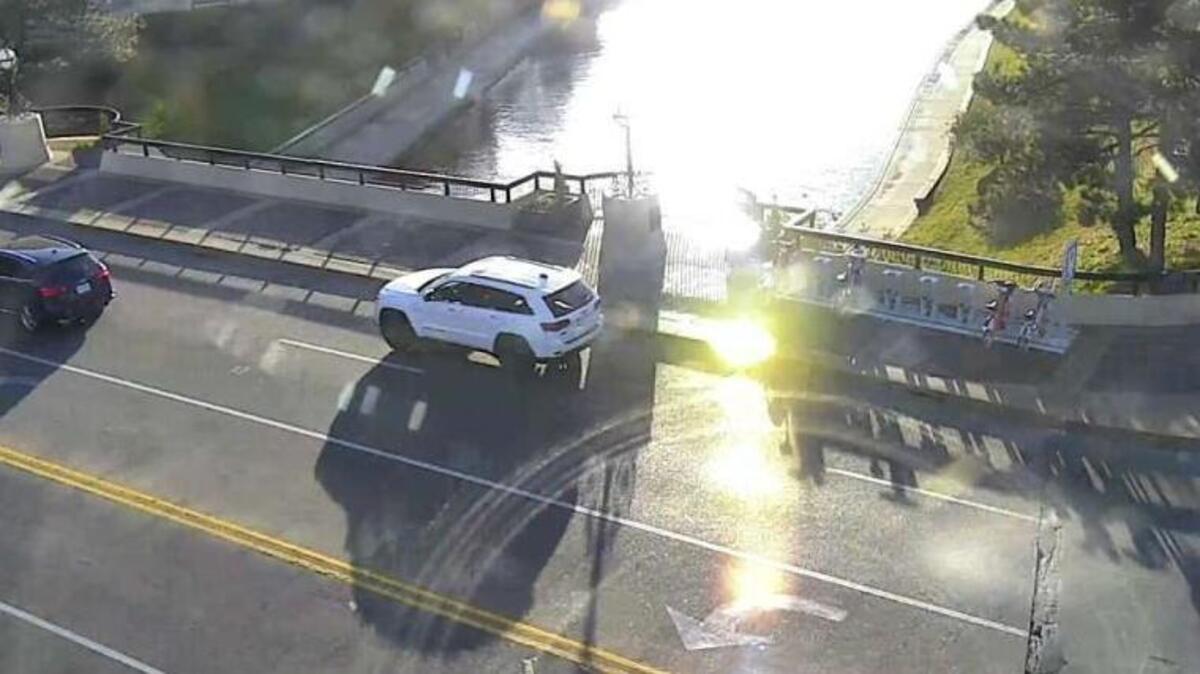Kansas City police want help identifying the driver of the white Jeep Grand Cherokee shown here, traveling on Broadway south of Ward Parkway, Oct. 30, 2017. Police think it struck a pedestrian on Ward Parkway just east of Pennsylvania Avenue.