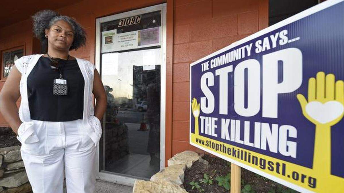 
Monique Willis, mother of murder victim Alonzo Thomas IV, who was shot to death on April 5, is on a personal campaign to raise awareness and reward money in her son’s murder. Since the death of her son, Willis has received support from community activists including those at the Eternal Life Church Family Life Center, 3109 Troost Ave., in Kansas City.
