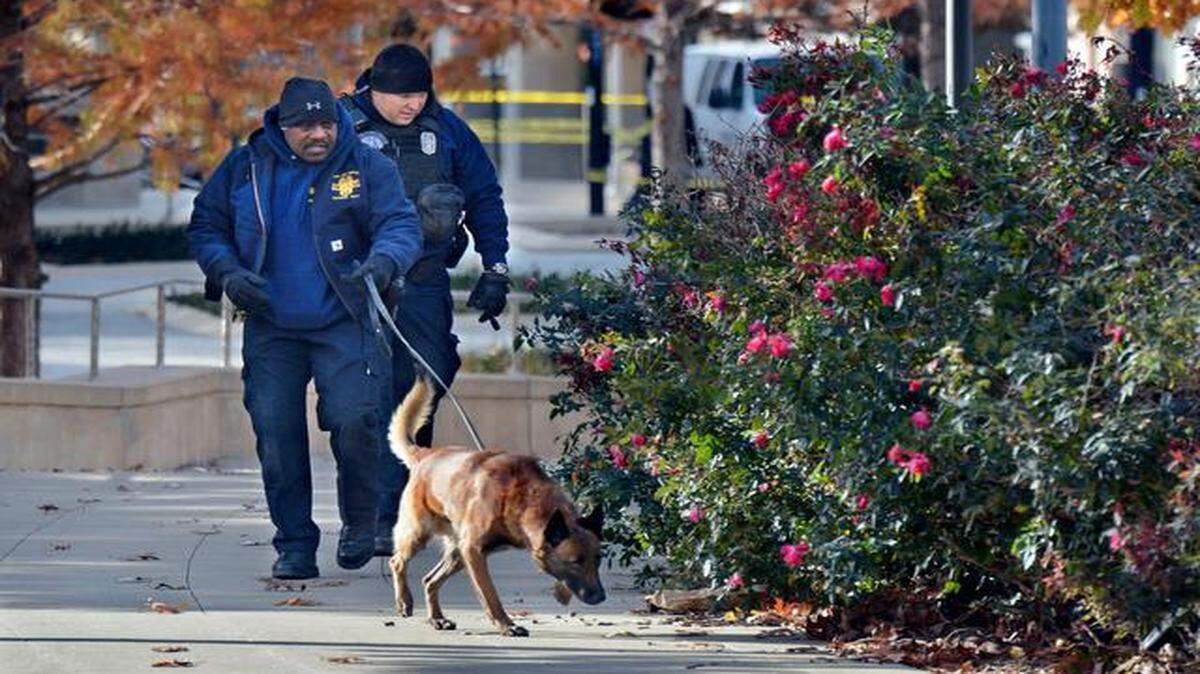 Police canvassed the area near City Hall after Wednesday morning’s shooting in downtown Kansas City that left a man dead. A police dog searched for evidence in Ilus Davis Park near 11th and Oak streets.