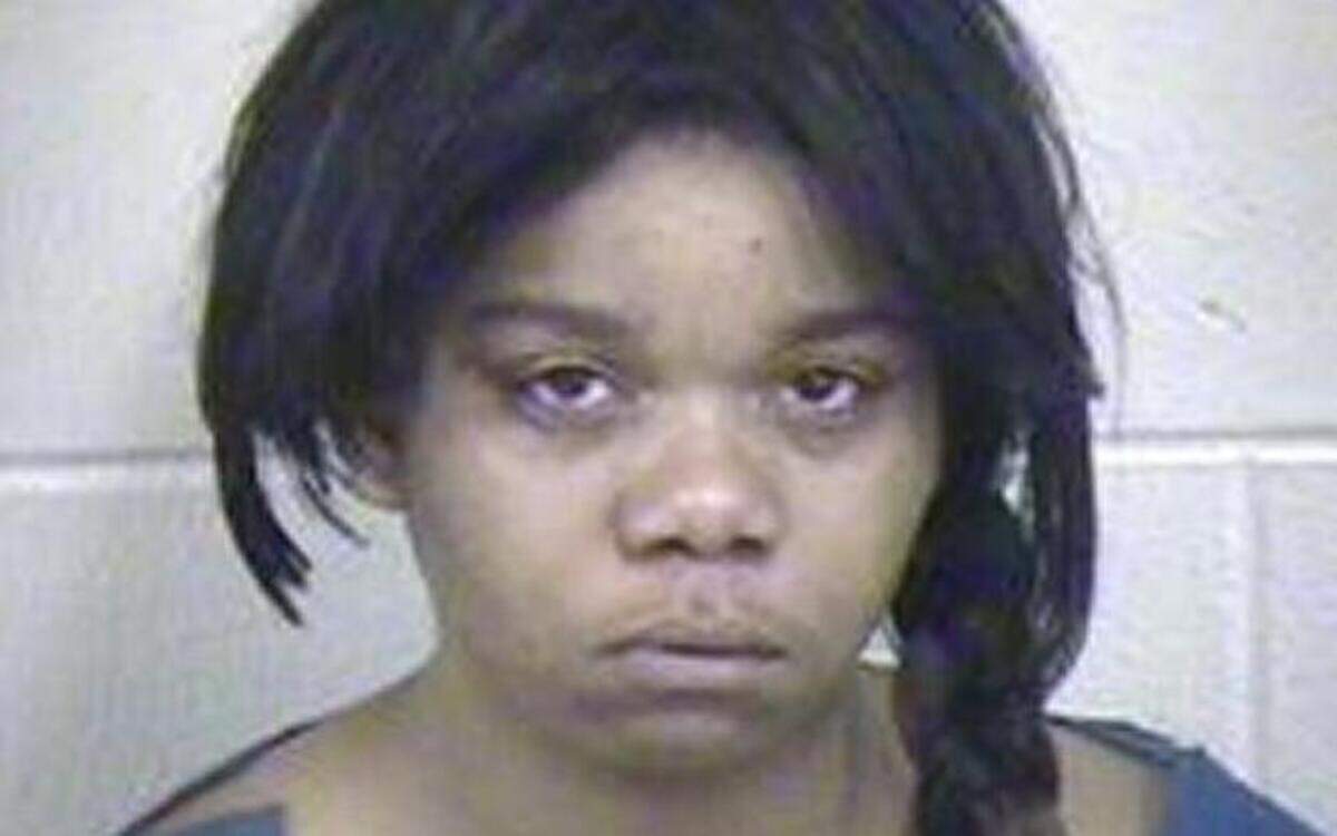 
Donniesha Lasha Lee, 19, was charged with abuse and assault in the death of her 1-year-old daughter.
