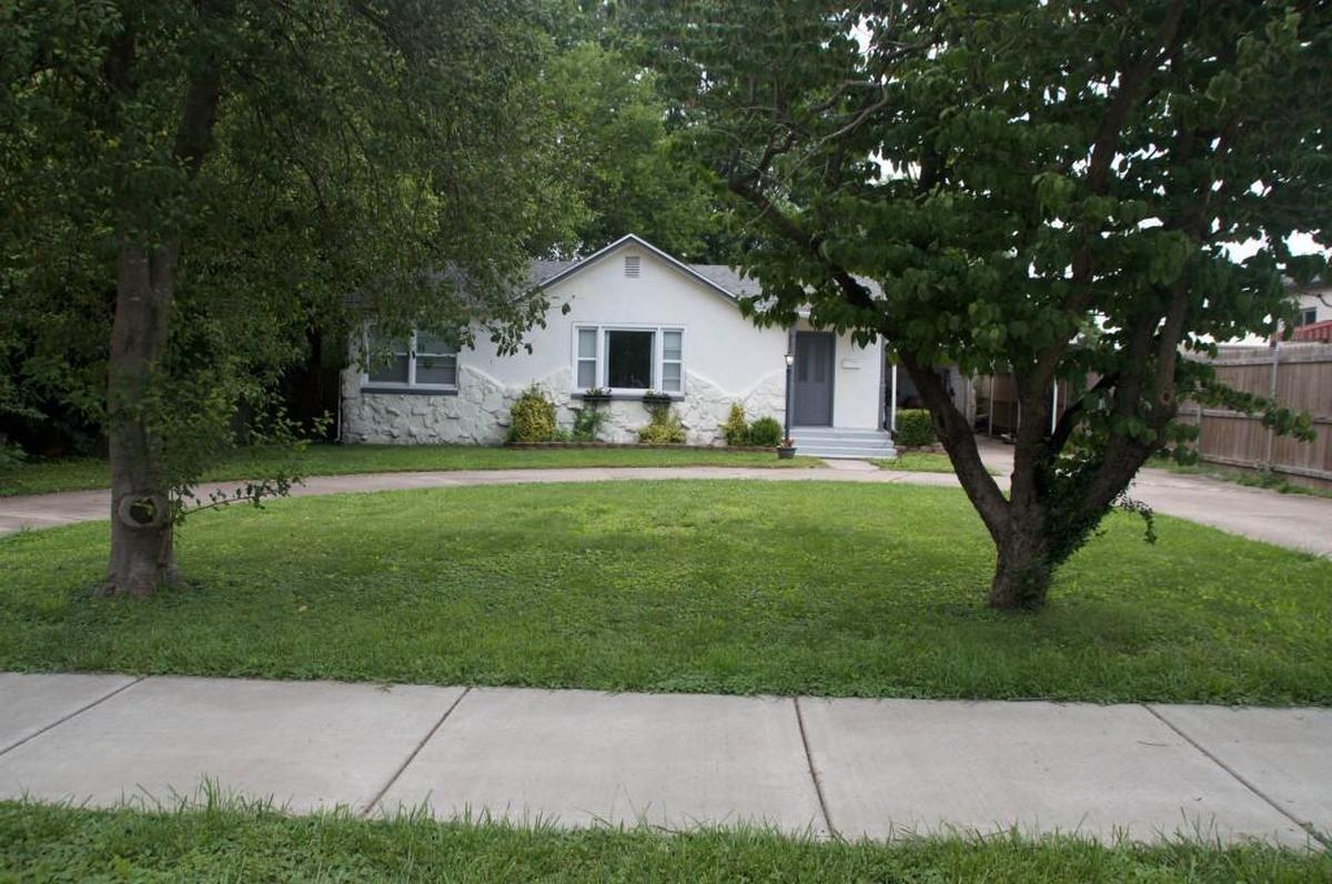 The last known location of Stacy McCall, Suzie Streeter and Sherrill Levitt is this home on East Delmar Street.