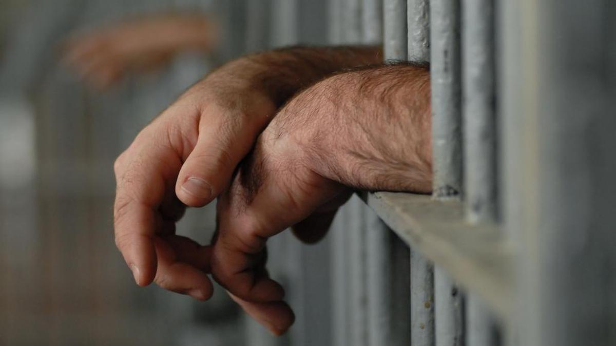 
A Kansas City man sentenced to 10 years in prison after violating conditions of his probation unsuccessfully challenged the sentence on appeal. “Don’t gamble with this,” U.S. District Judge Dean Whipple had warned Kenneth Keatings in 2013. Keatings violated probation by doing drugs and drinking.

