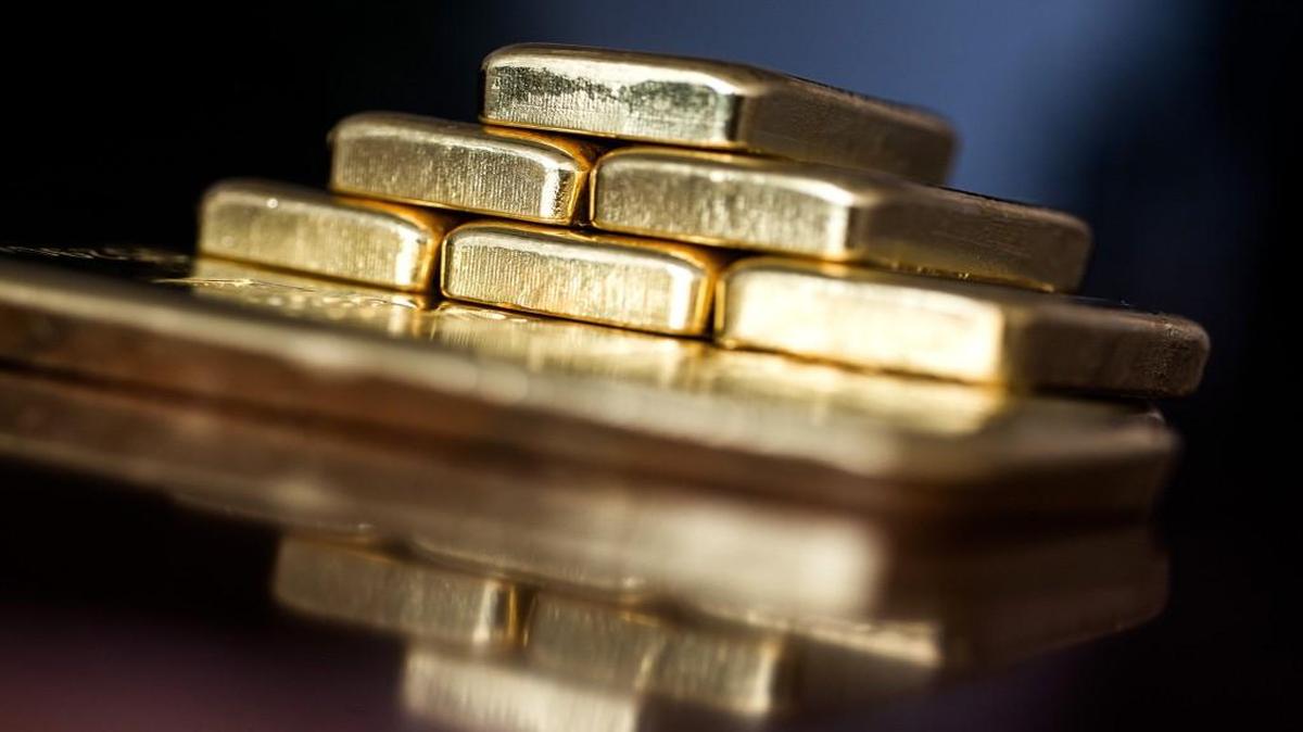 Prosecutors advise anyone who purchased gold bars on Craigslist to take them to a reputable dealer to determine if they are genuine.