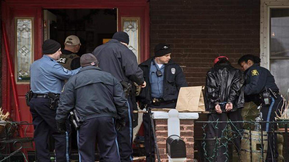 
Kansas City police officers, including Steven Walker (center) and Moneica Landrum (right), took people into custody Tuesday on White Avenue near Anderson Avenue.
