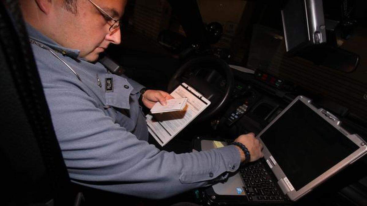 
Sitting in his patrol car at a local hospital, Kansas City DUI Officer Lawrence Pollard writes up driver’s license revocation notice for a driver who recently lost control on Interstate 70 near Sterling Avenue. Her car ran off the road and rolled down an embankment. Pollard said he smelled alcohol when he contacted her in the ambulance at the scene. At the hospital, he confirmed his suspicions with an eye test.
