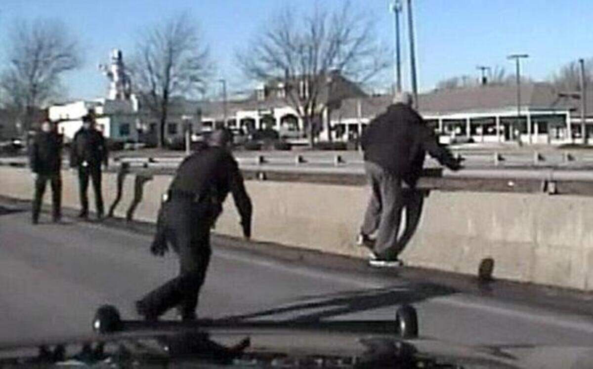 
Grandview police rescued a 28-year-old man on Tuesday who threatened to jump from an interstate overpass.
