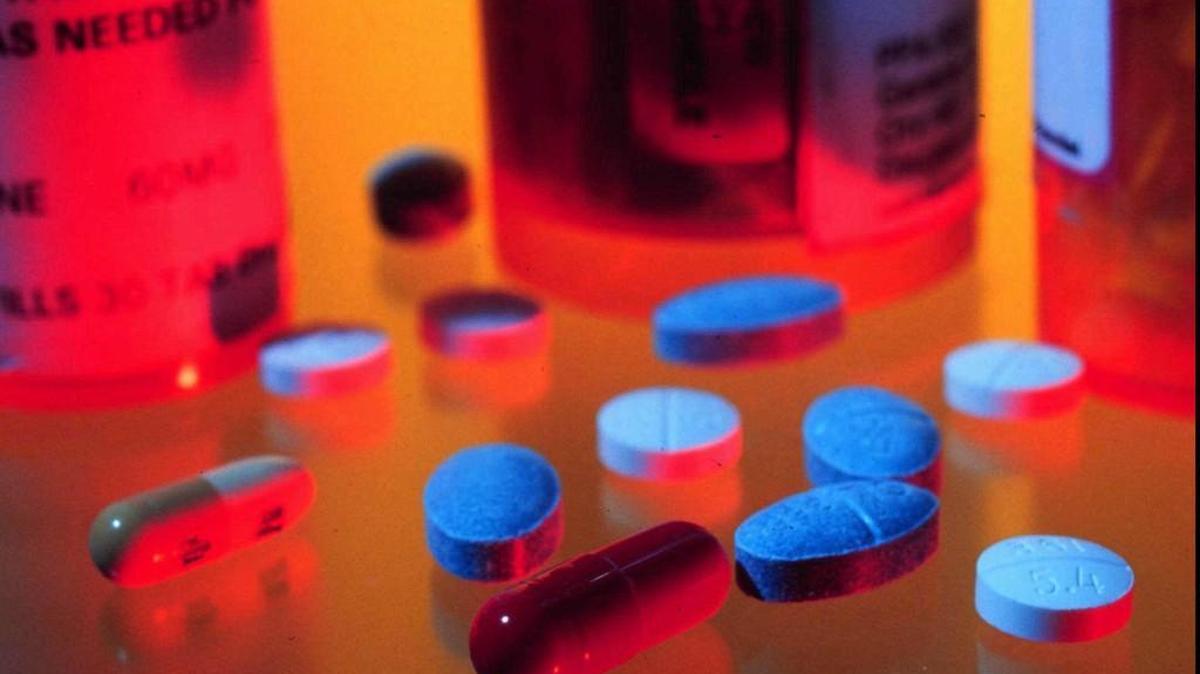 Two Kansas City area residents have been indicted for allegedly distributing prescription drugs illegally.