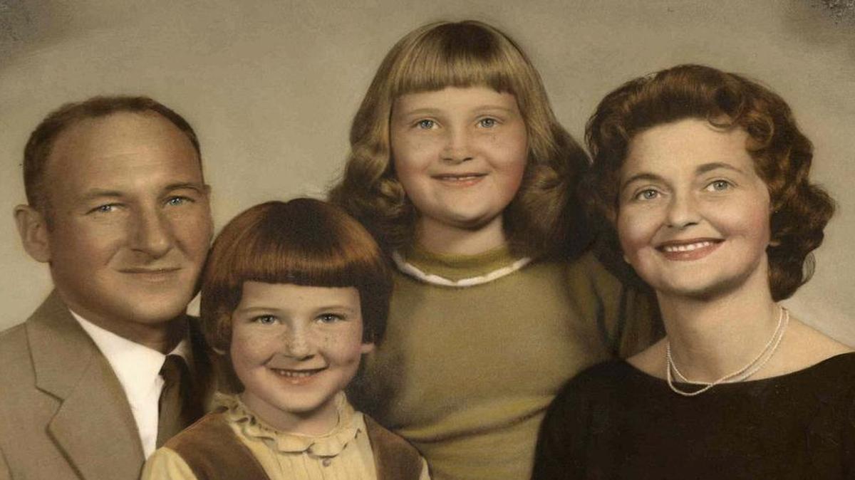 
The Clinton family — Russ (from left), Diana, Denise and Betty — posed for a family portrait shortly before Denise was kidnapped.
