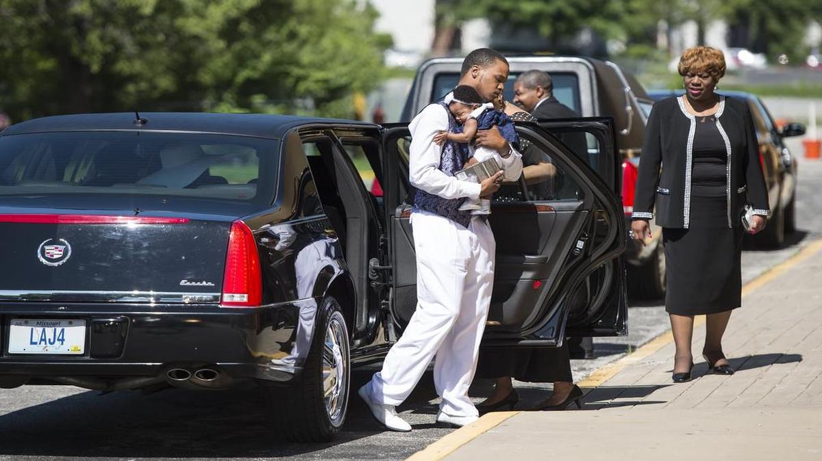 
Christopher Hale, holding his daughter Lyric, exited a limousine Monday morning outside the Memorial Missionary Baptist Church for the visitation and funeral services for Hale’s son, Amorian, 3, who was killed last week in a drive-by shooting.
