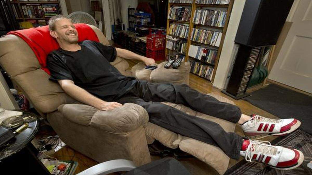 The slightest movement in his chair brings a grimace to the face of Stephen Maxwell, an uninsured Kansas City man in need of back surgery. With an annual income of $24,790, Maxwell, 45, makes $1,450 too much to qualify for charity care under new guidelines at Truman Medical Center.