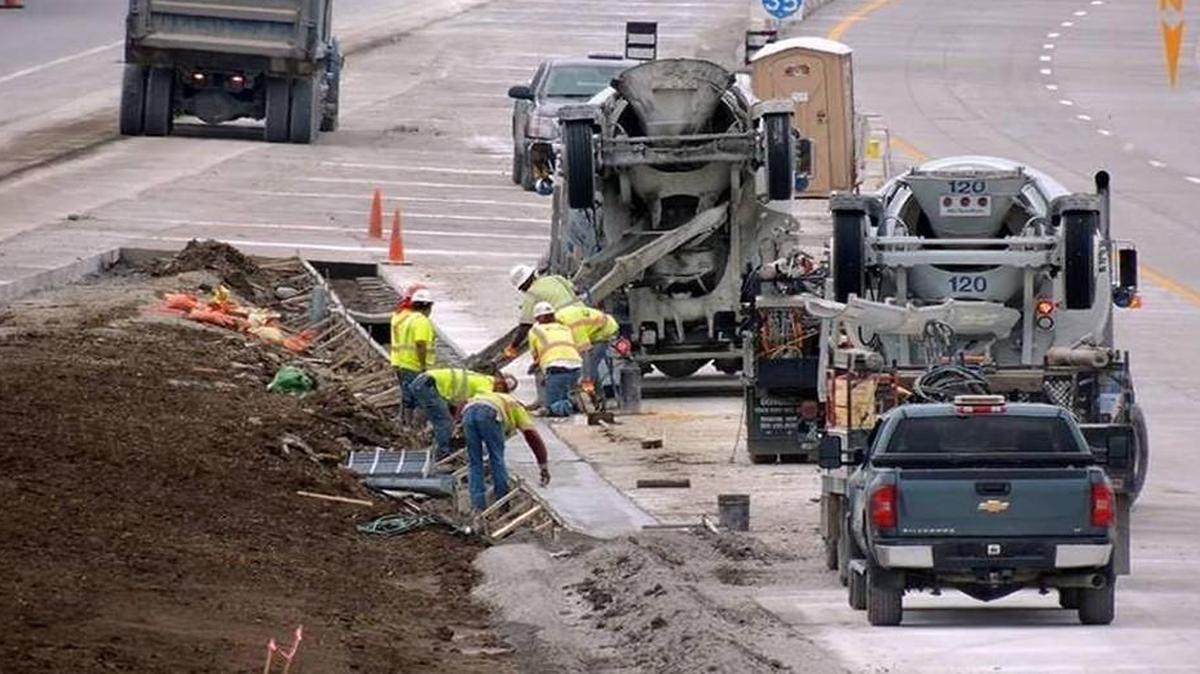 Interstate 35 and Interstate 435 will be briefly closed Friday morning for work related to the Johnson County Gateway project.