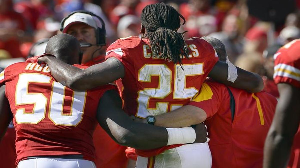 
Chiefs running back Jamaal Charles was helped off the field after getting injured in the third quarter of their game against the Chicago Bears on Sunday, Oct. 11, 2015, at Arrowhead Stadium.
