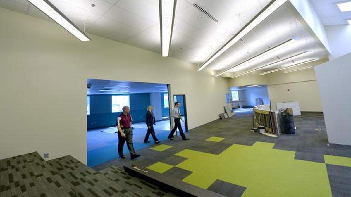 
Students at Liberty’s new EPiC elementary school will be able to work at their own speeds or in collaboration with other students near and far. Touring the school’s “Huddle Space” recently were (from left) Superintendent Jeremy Tucker, Principal Michelle Schmitz and Kevin Nelson, an associate with Hollis + Miller Architects.
