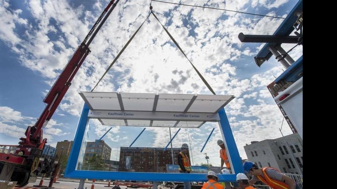 
In April, a new shelter took shape as Kansas City installed the streetcar line’s first stop, at 16th and Main streets. The system will have 16 station stops when completed.
