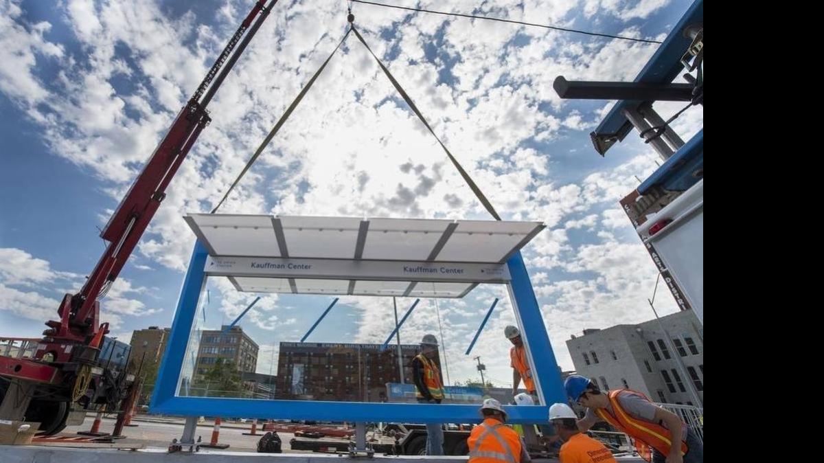 
In April, a new shelter took shape as Kansas City installed the streetcar line’s first stop, at 16th and Main streets. The system will have 16 station stops when completed.
