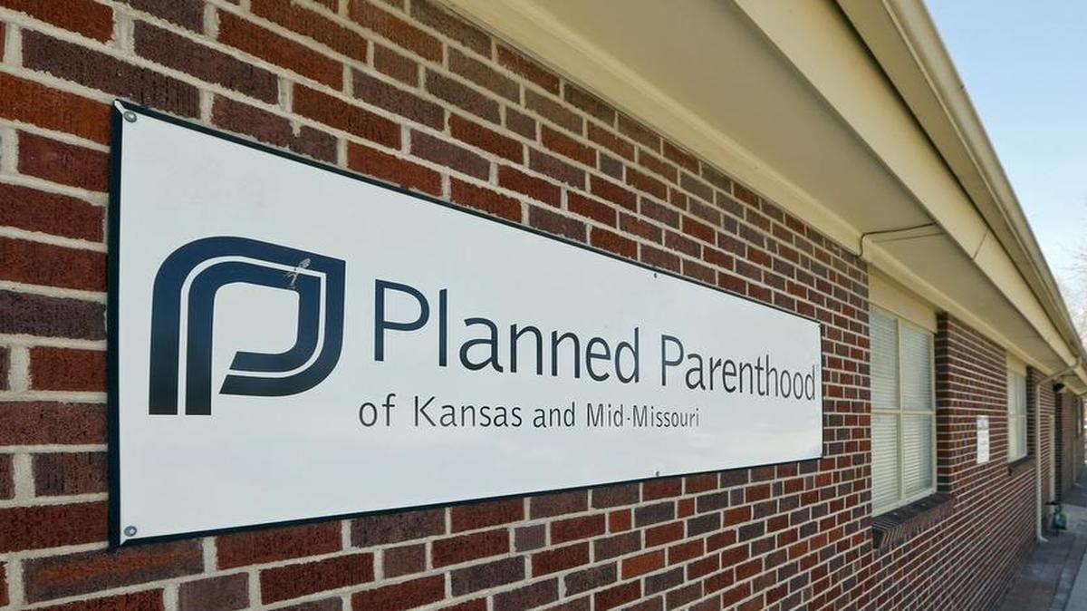 
At least eight states, congressional leaders and numerous Republican presidential hopefuls have now called for investigations into whether Planned Parenthood clinics have violated laws that prohibit the sale of aborted fetal tissue and organs. The action came after the release of two undercover videos.

