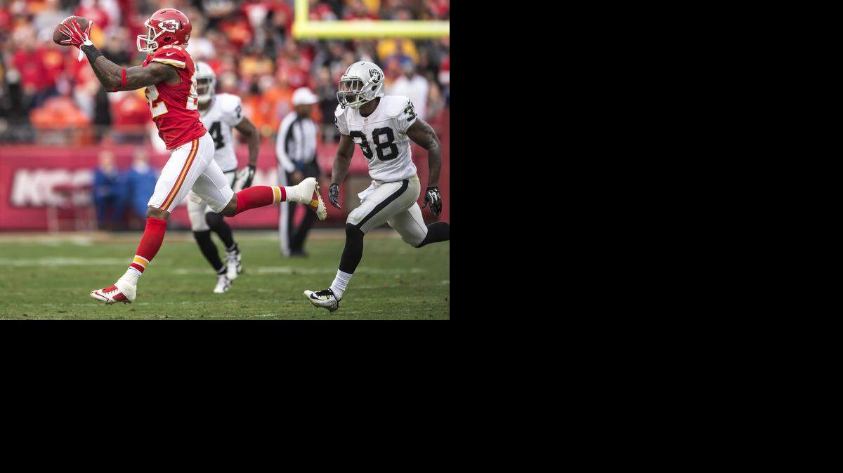
Kansas City Chiefs wide receiver Dwayne Bowe (82) caught a 21-yard catch past the defense of Oakland Raiders cornerback T.J. Carrie (38) in the third quarter during NFL action on December 14, 2014 at Arrowhead Stadium in Kansas City, Mo. The Chiefs won 31-13.
