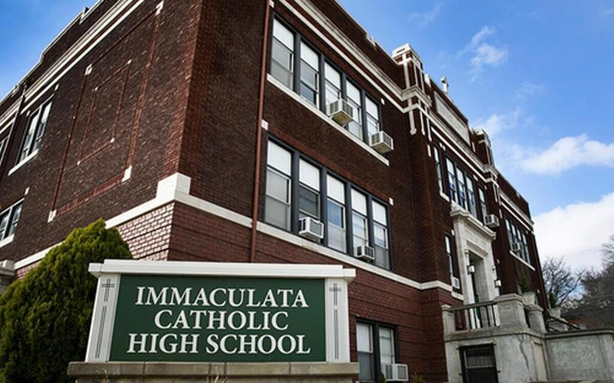 The board of trustees of the Leavenworth Regional Catholic Schools system has recommended the closing of Immaculata Catholic High School in June.
