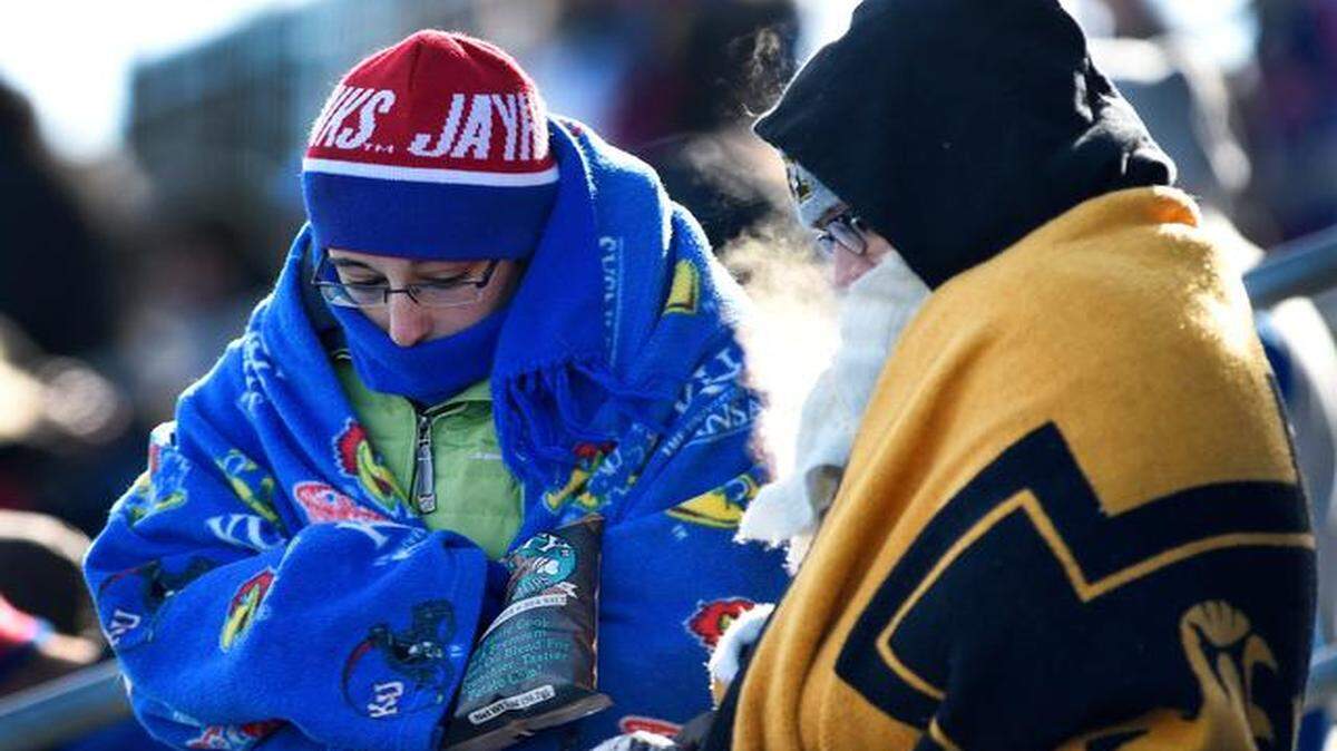 
Sunday marked the renewal of the border war between KU and MU, but for roommates Ashlee Espinoza (left) and Laura Harrison, the only thing bitter at Sunday’s NCAA women’s soccer match was the weather. 
