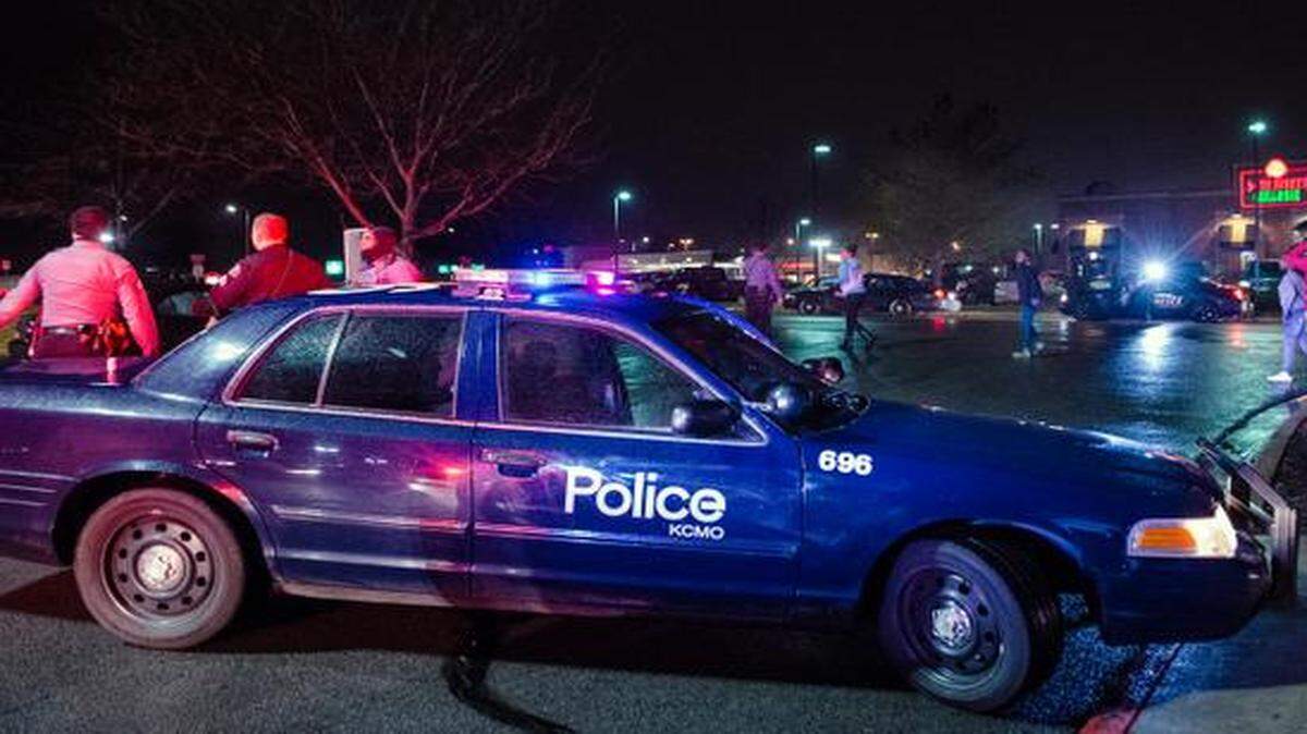 
Police from departments around the Kansas City area were dispatched Friday evening to Independence Center after a large group of youths gathered at the mall and a disturbance was reported. 
