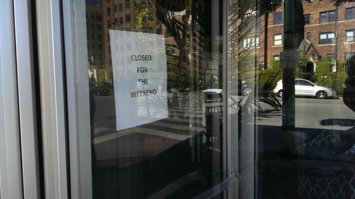 A sign on the door of the Plaza restaurant Zocalo Mexican Cuisine & Tequileria announces it is closed for the weekend, June 24, 2017. The Kansas City Health Department Thursday issued a follow-up inspection report that the restaurant did not have effective pest control measures in place.