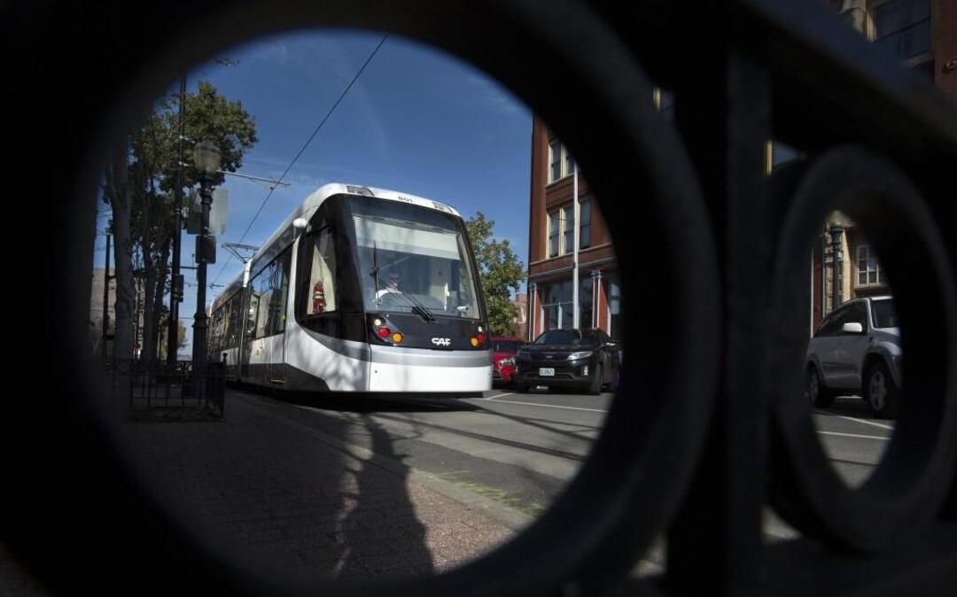 The deadline for registered voters to apply for a mail-in ballot for the Kansas City streetcar expansion decision is 5 p.m Tuesday, May 23. It’s too late to send in an application by snail mail, but people can fax in an application or take it to the Jackson County Courthouse.