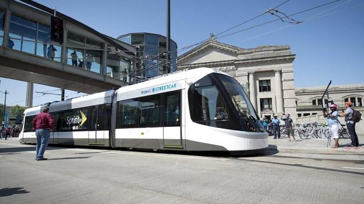 The Kansas City Streetcar Authority on Wednesday endorsed a proposed route going north on the Grand Street Viaduct to Berkley Riverfront Park.