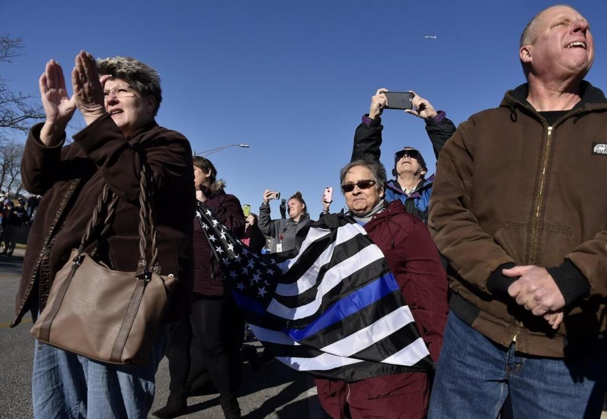 Traveling with a police escort, Independence Police Officer Tom Wagstaff came home to a “hero’s welcome” as hundreds greeted him upon his arrival at police headquarters Friday.