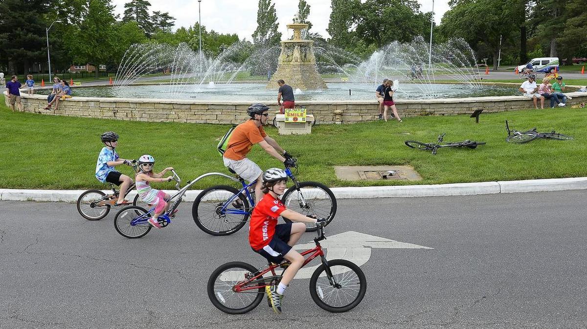 
Bicyclists rode on Meyer Circle around Sea Horse Fountain on Saturday, celebrating the city’s first Cycle in the City event. The event encouraged biking, skating and walking along Ward Parkway between Meyer Circle and Gregory Boulevard.

