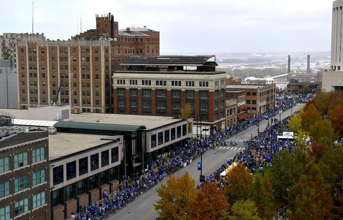 Kansas City fans line Grand Boulevard to celebrate the Royals’ 2015 World Series win.