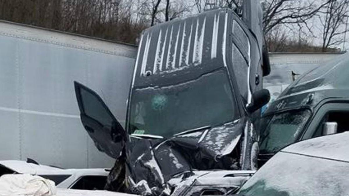 Interstate 44 accidents shut down the highway in both directions Sunday.