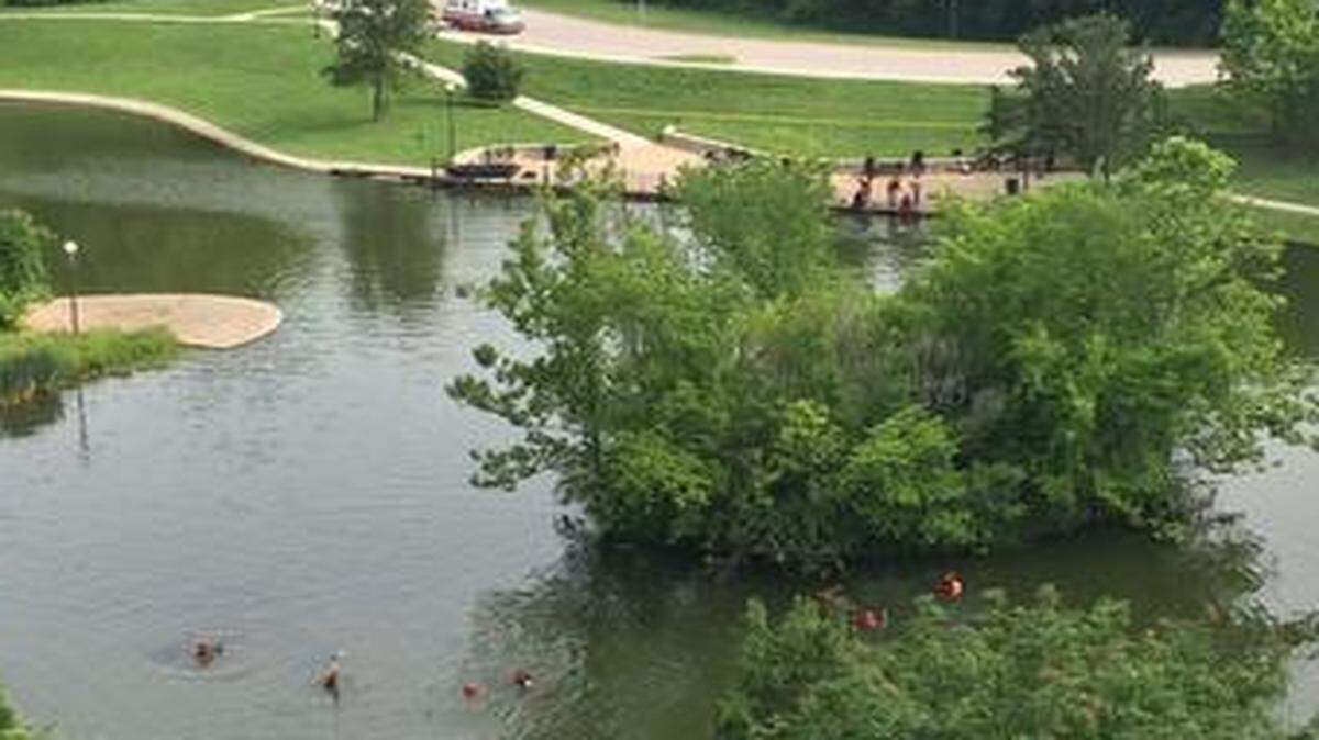 
A body was recovered Sunday morning from a pond in Kessler Park by Kansas City Fire Department personnel.
