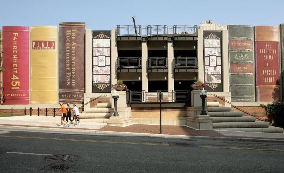 Kansas City Public Library, 14 W. 10th St.